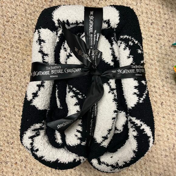 NEW NBC Nightmare Before Christmas Feather Knit Throw Soft 50X70 Inches - Picture 4 of 4